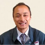 スタッフ八巻敬二